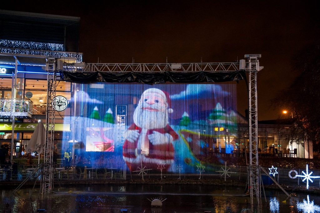 Projecting into shopping centre